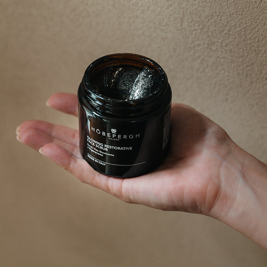 GLOWING RESTORATIVE FACE SCRUB