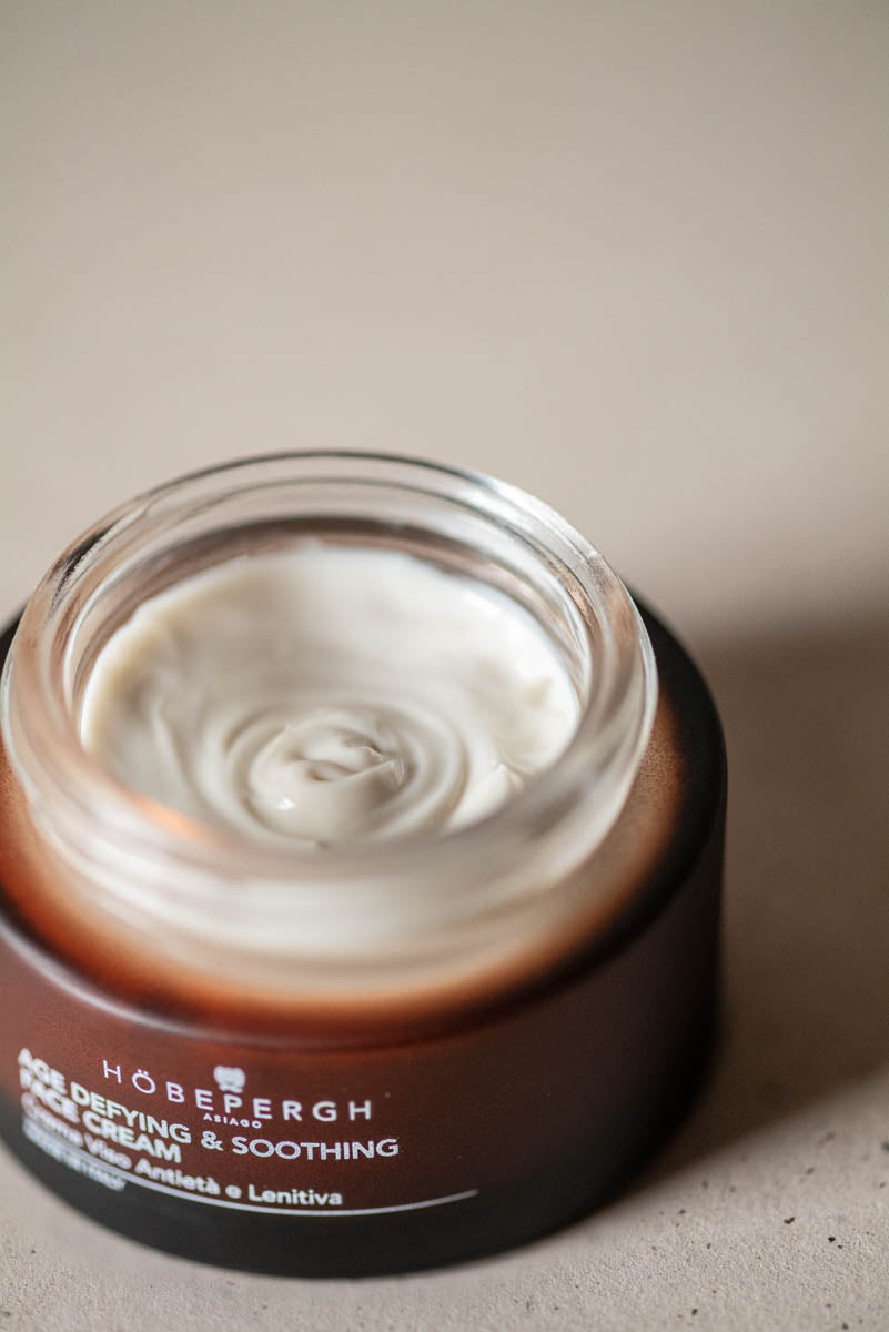 AGE DEFYING AND SOOTHING FACE CREAM