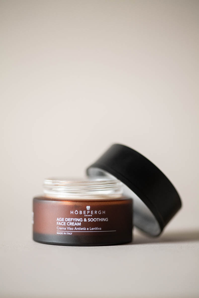 AGE DEFYING AND SOOTHING FACE CREAM