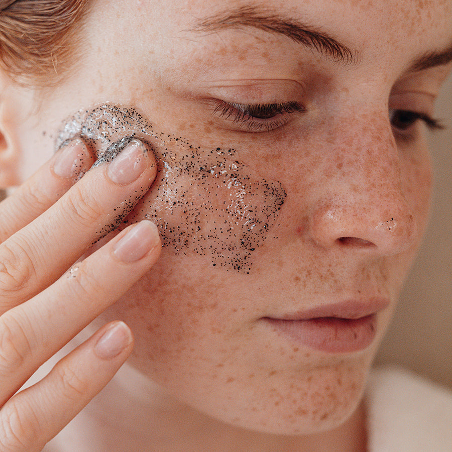 GLOWING RESTORATIVE FACE SCRUB